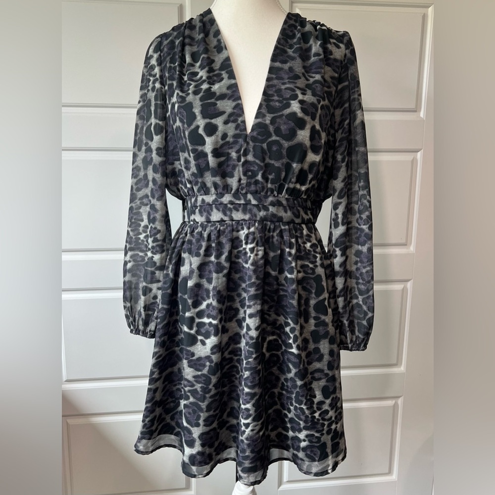 Luxe Apothetique Leopard Print Mini Dress V-Neck Long Sleeve Cocktail Party Med